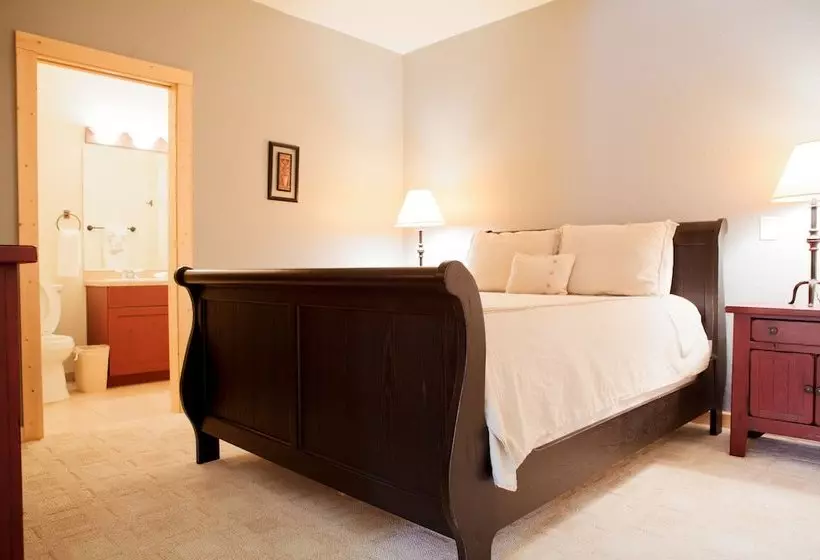 پانسیون The Lodge At Cat Creek