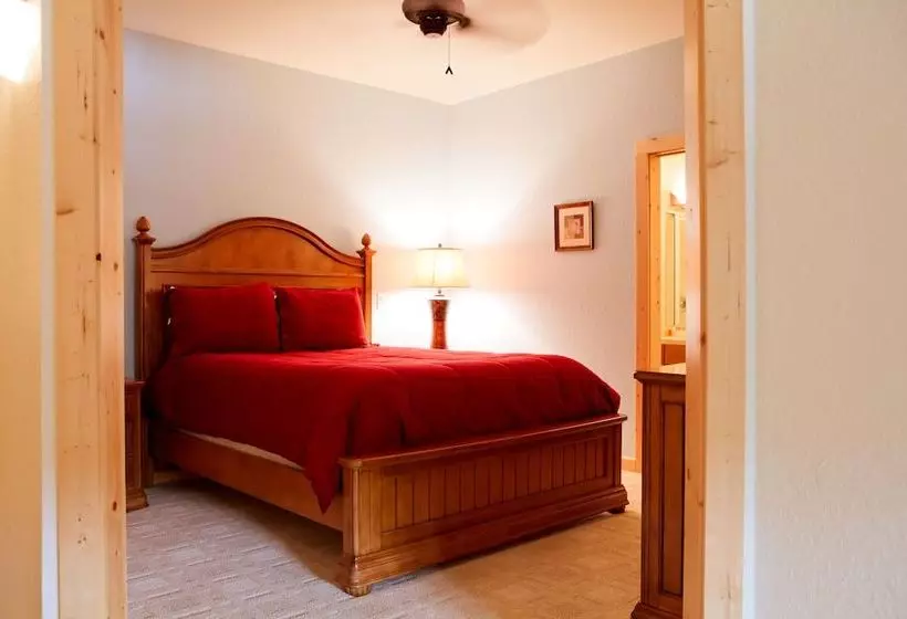 پانسیون The Lodge At Cat Creek