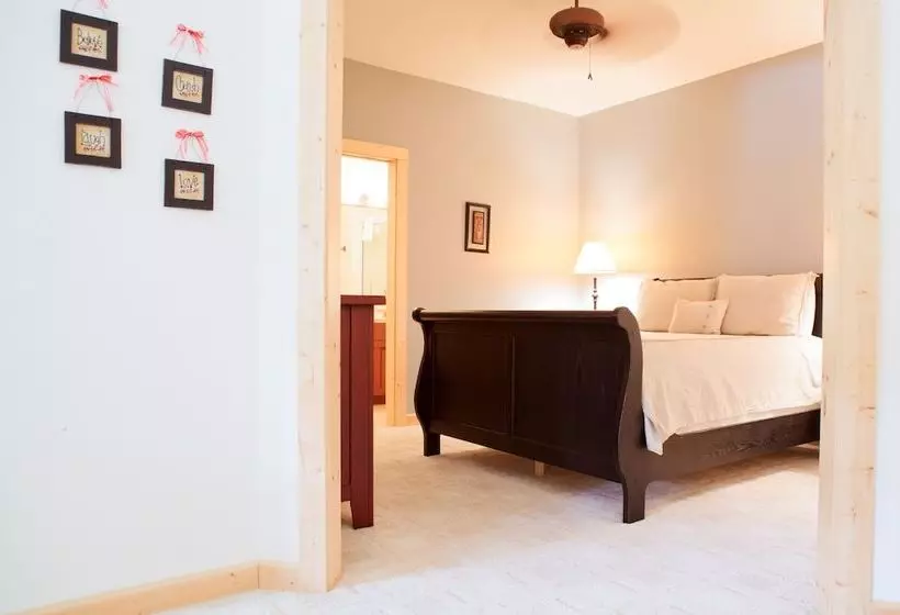 پانسیون The Lodge At Cat Creek