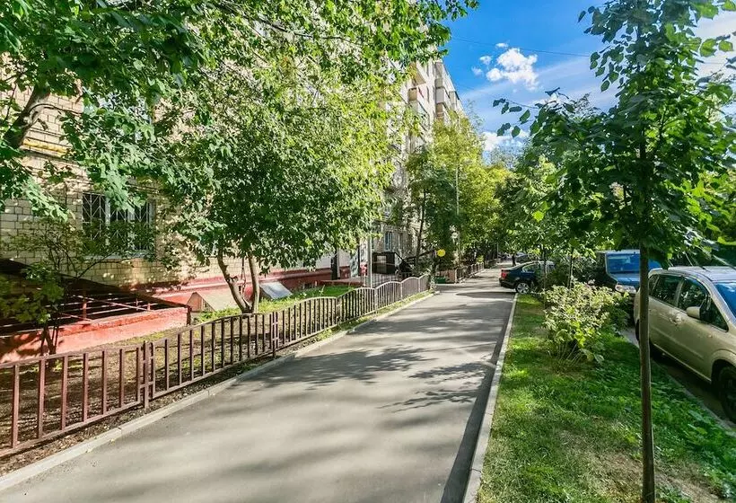 Apartment On Bolshoy Kondratievskiy 4