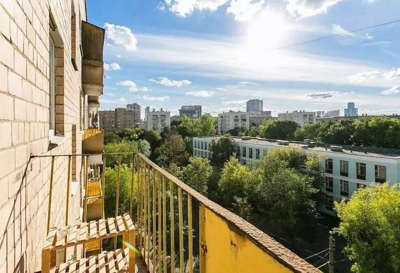 Apartment On Bolshoy Kondratievskiy 4