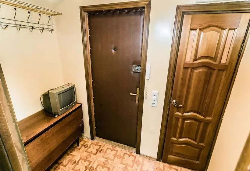 Apartment On Bolshoy Kondratievskiy 4