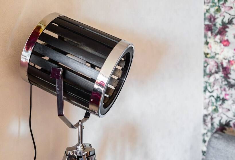 Apartment On Bolshoy Kondratievskiy 4