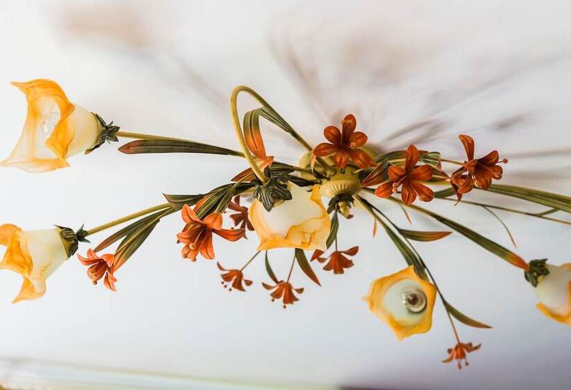 Apartment On Bolshoy Kondratievskiy 4