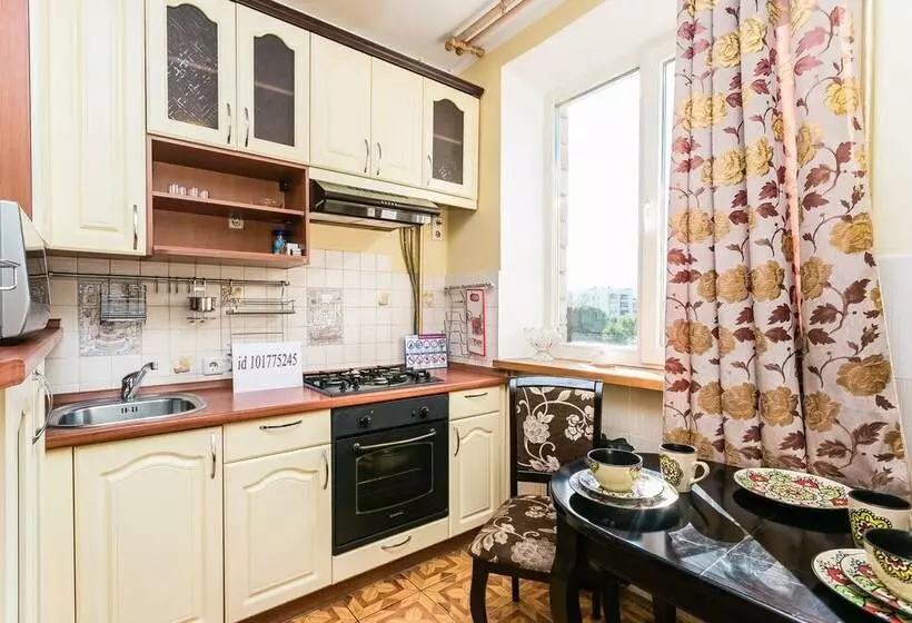 Apartment On Bolshoy Kondratievskiy 4