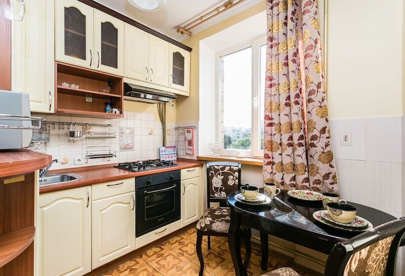 Apartment On Bolshoy Kondratievskiy 4