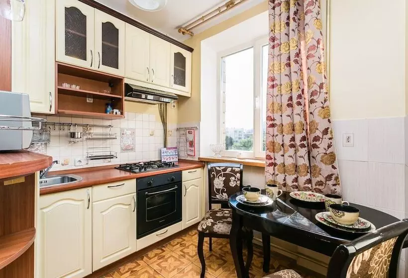 Apartment On Bolshoy Kondratievskiy 4