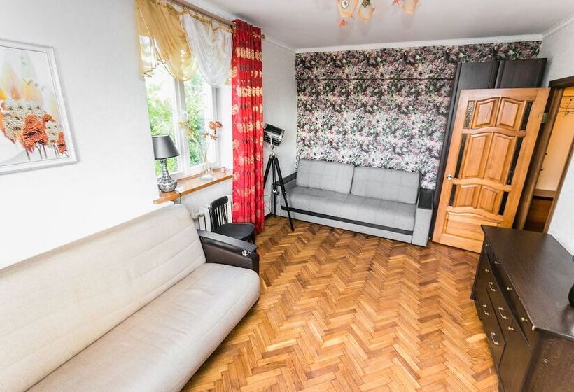 Apartment On Bolshoy Kondratievskiy 4