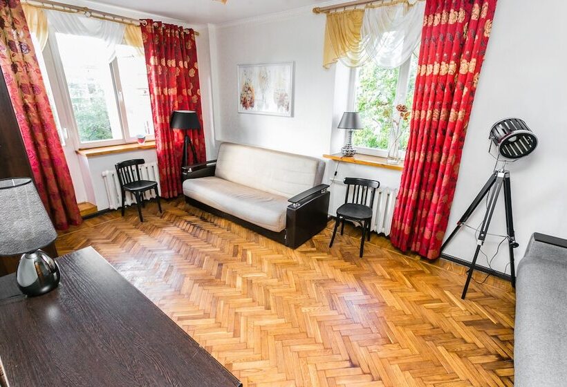 Apartment On Bolshoy Kondratievskiy 4