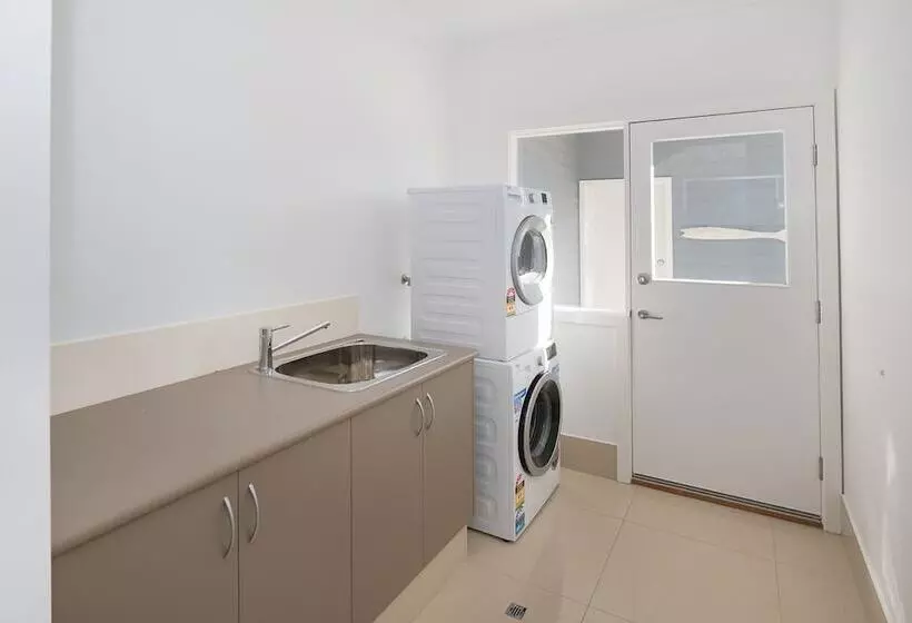 Casa Azzura   Beachside Entertainer