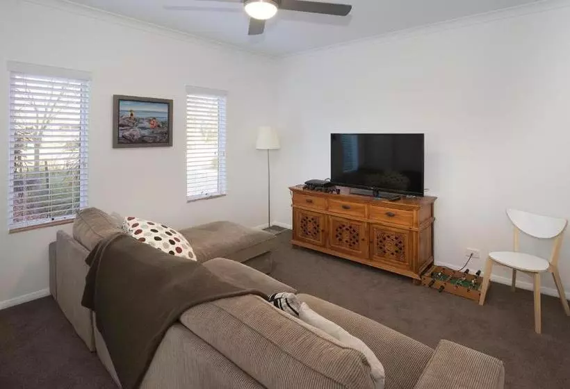 Casa Azzura   Beachside Entertainer