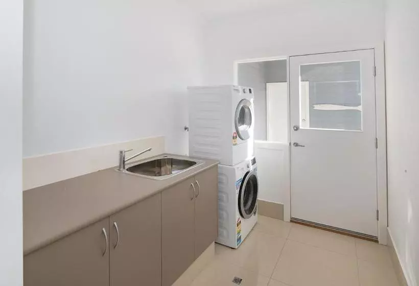 Casa Azzura   Beachside Entertainer