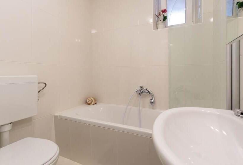 Hedera Estate, Villa Hedera Viii