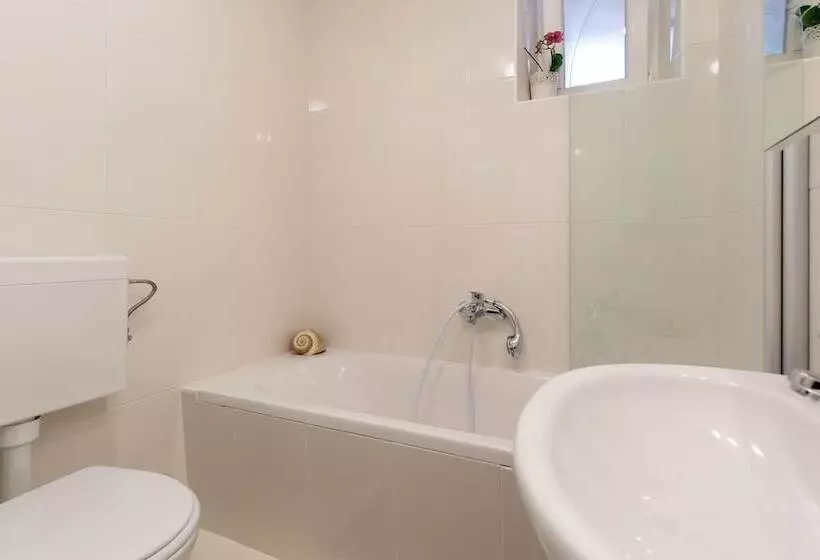 Hedera Estate, Villa Hedera Viii