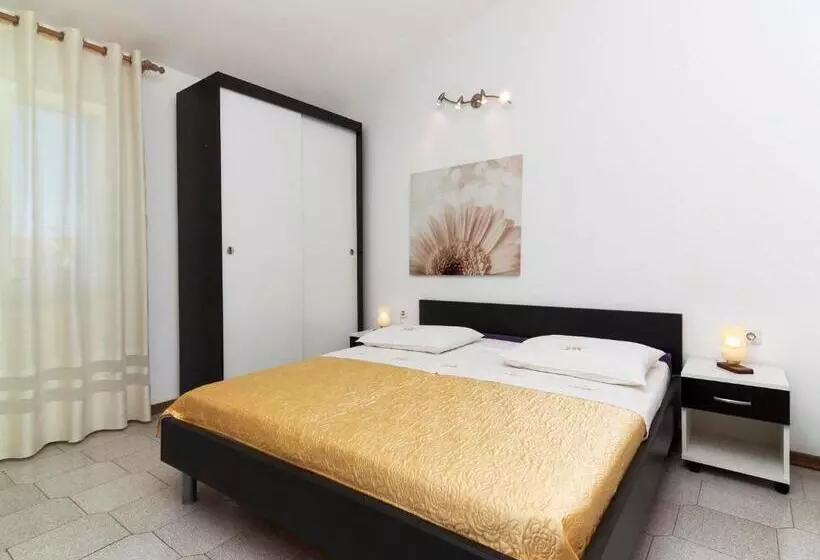 Apartments Ana Valbandon