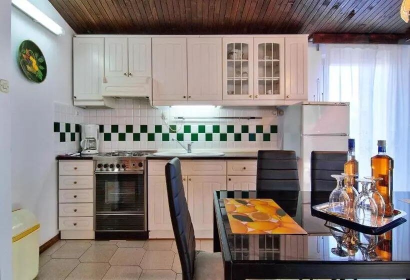 Apartments Ana Valbandon