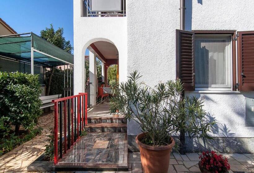 Apartments Ana Valbandon