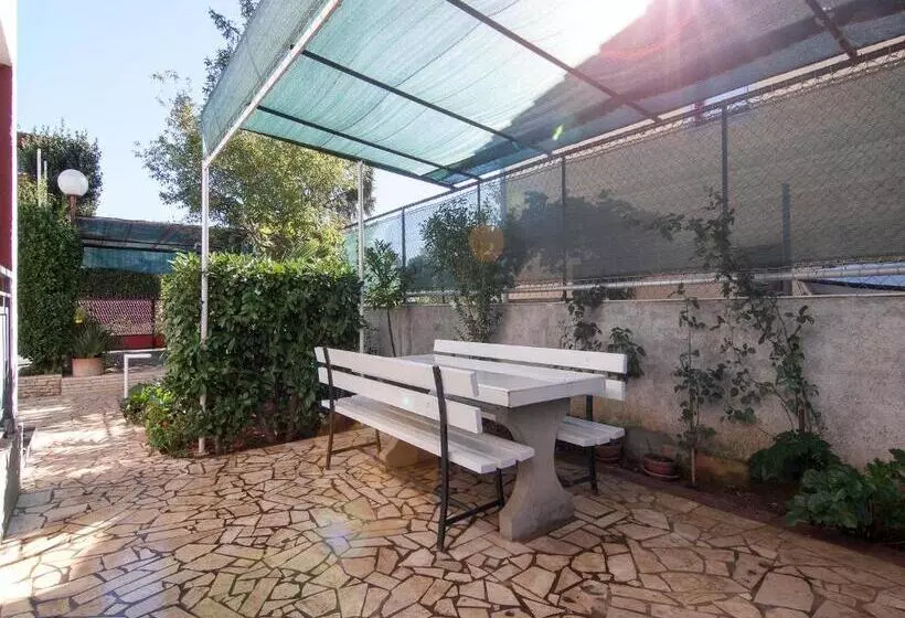 Apartments Ana Valbandon