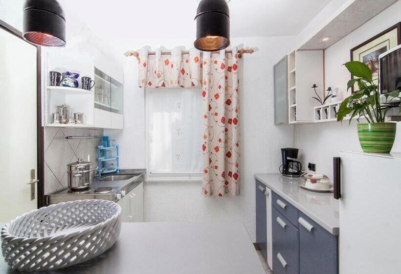 Apartments Ana Valbandon