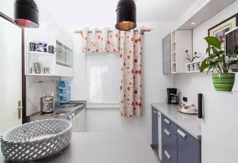 Apartments Ana Valbandon