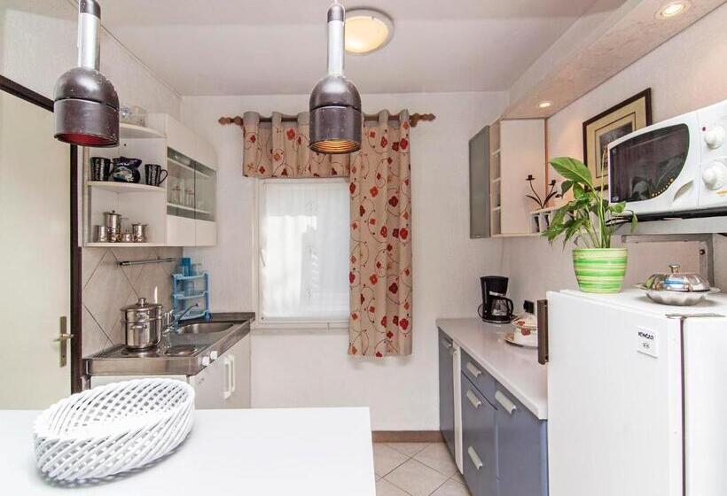 Apartments Ana Valbandon