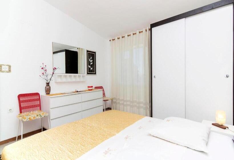 Apartments Ana Valbandon