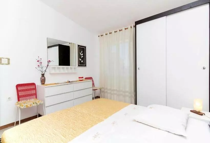 Apartments Ana Valbandon