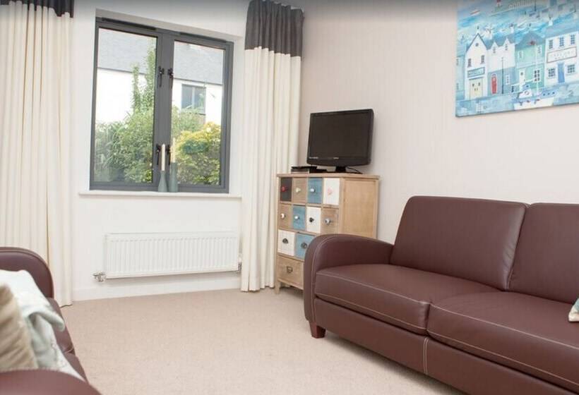 Fabulous House Very Near Charlestown Harbour