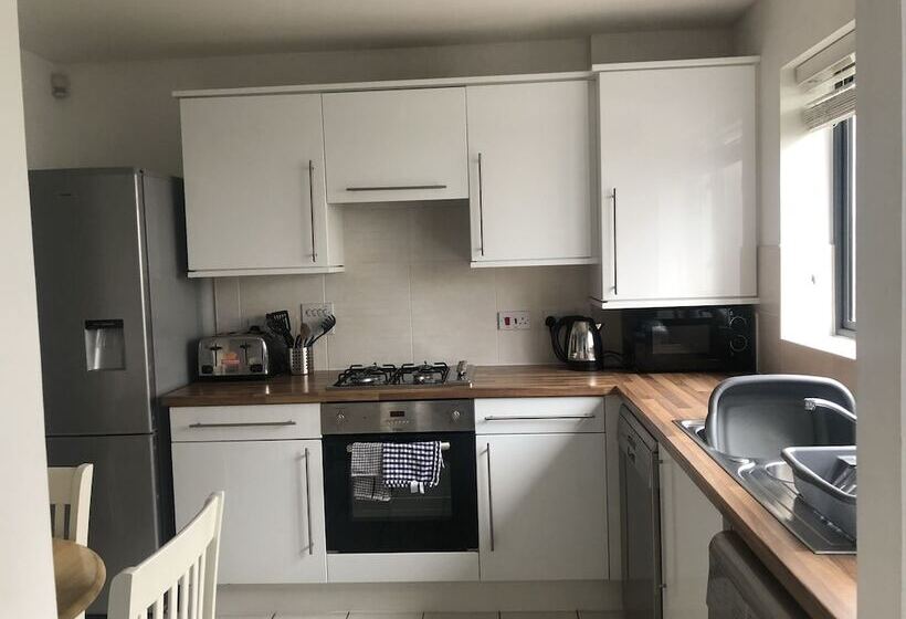 Fabulous House Very Near Charlestown Harbour