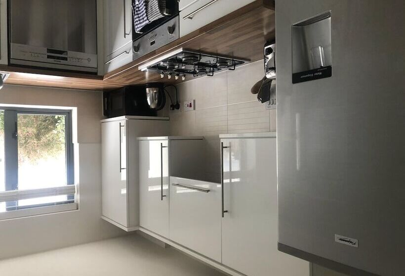 Fabulous House Very Near Charlestown Harbour