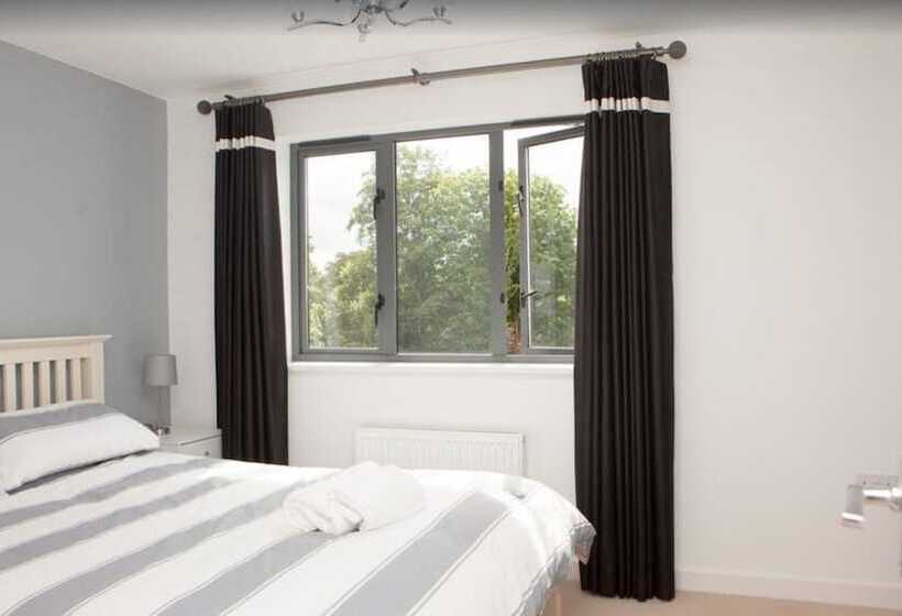 Fabulous House Very Near Charlestown Harbour