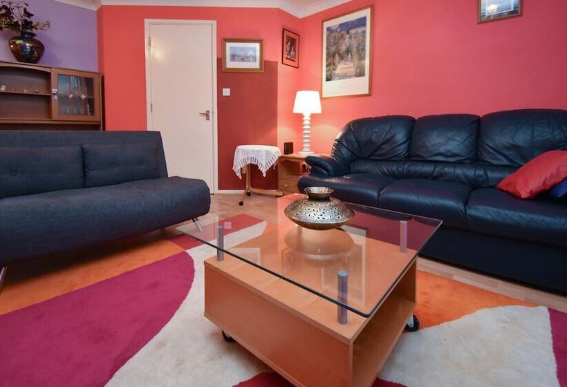 Large 3 Bed Sleep 6 Central Mk