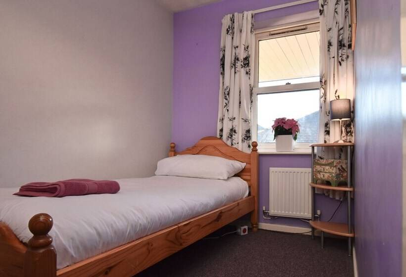Large 3 Bed Sleep 6 Central Mk