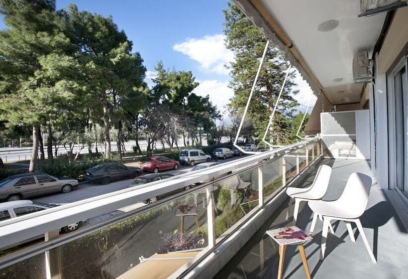 Palaio Faliro, Bright And Spacious Apartment