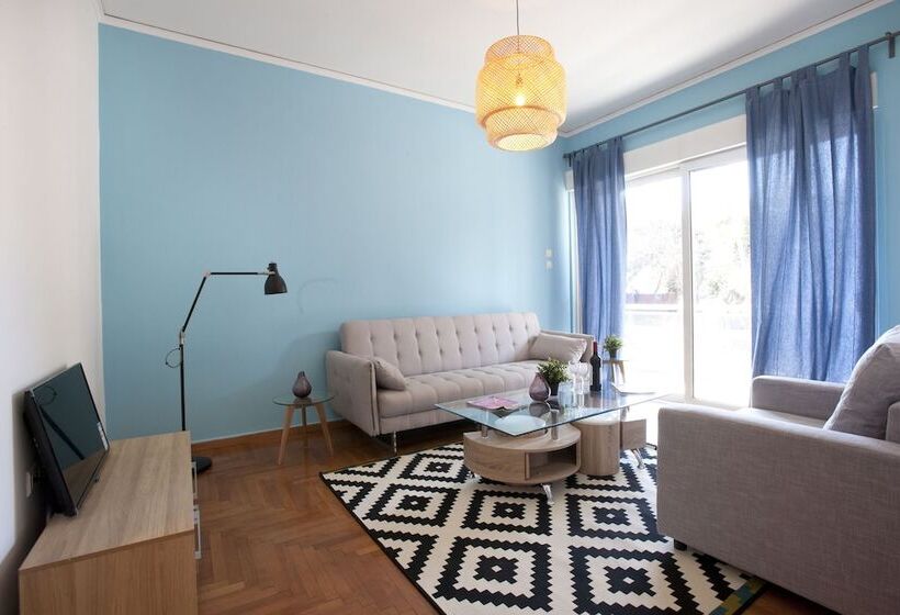 Palaio Faliro, Bright And Spacious Apartment
