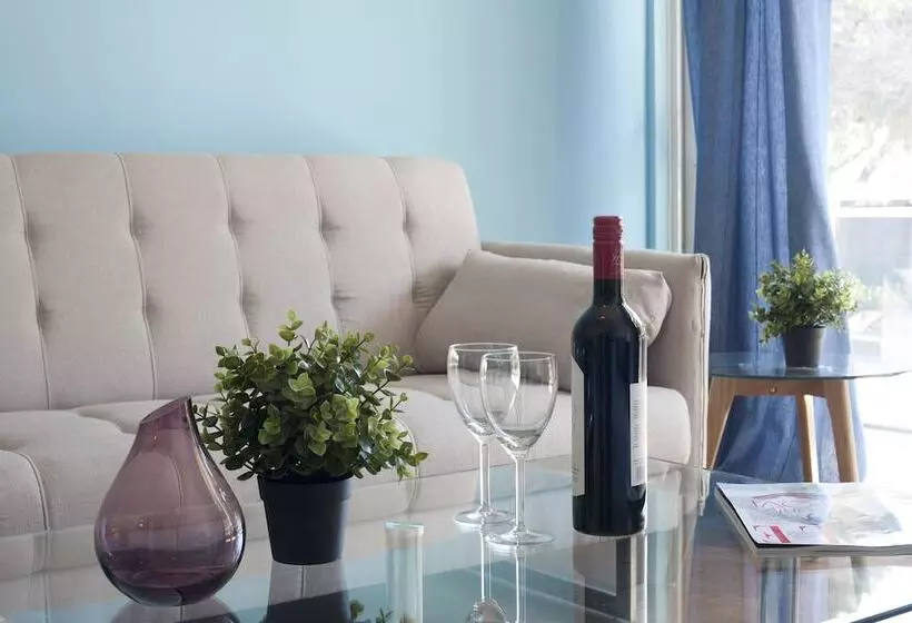 Palaio Faliro, Bright And Spacious Apartment