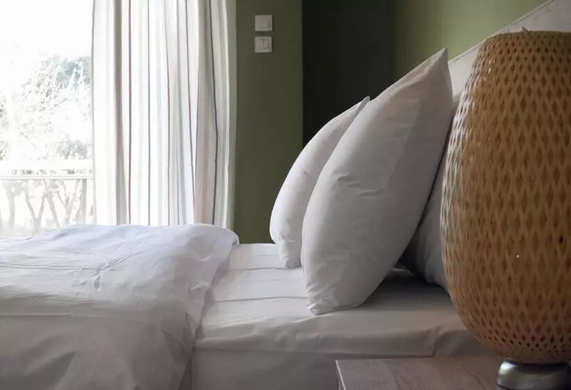 Palaio Faliro, Bright And Spacious Apartment