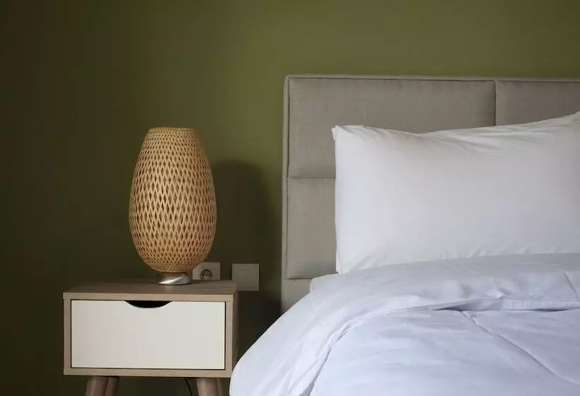 Palaio Faliro, Bright And Spacious Apartment