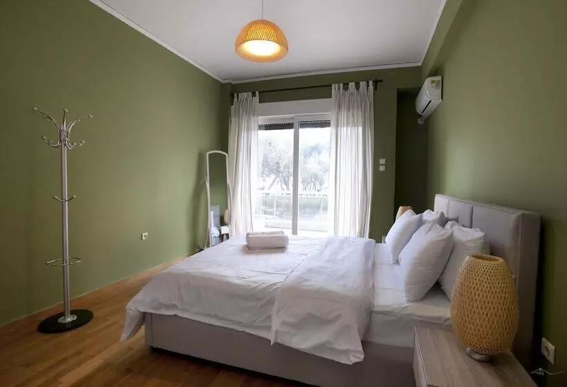 Palaio Faliro, Bright And Spacious Apartment