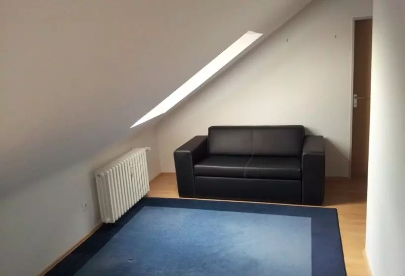 ペンション Monteurzimmer Viernheimmannheim