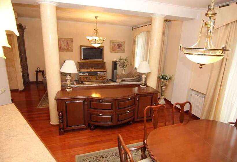 Lakshmi Apartment Red Square