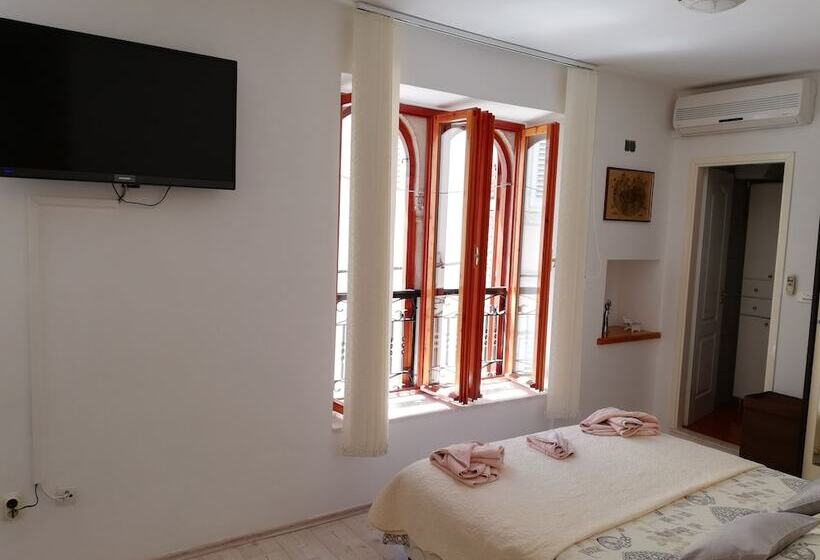 M & J Central Suites