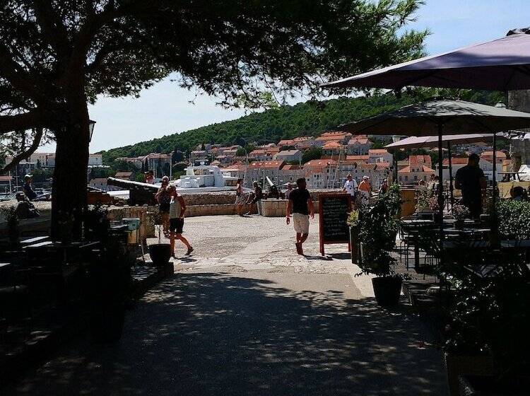 M & J Central Suites