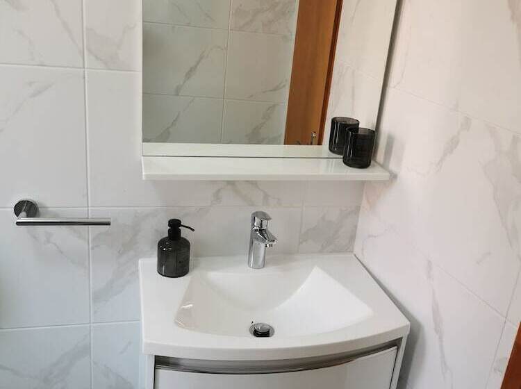 M & J Central Suites