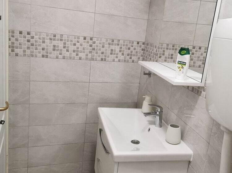 M & J Central Suites