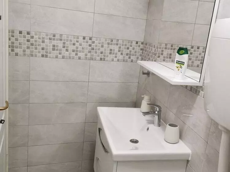 M & J Central Suites