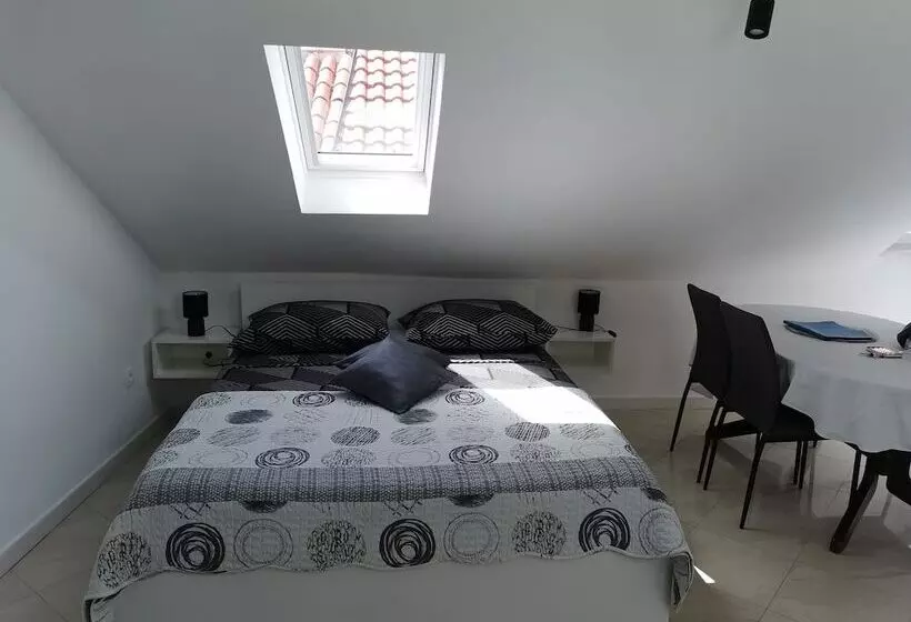 M & J Central Suites