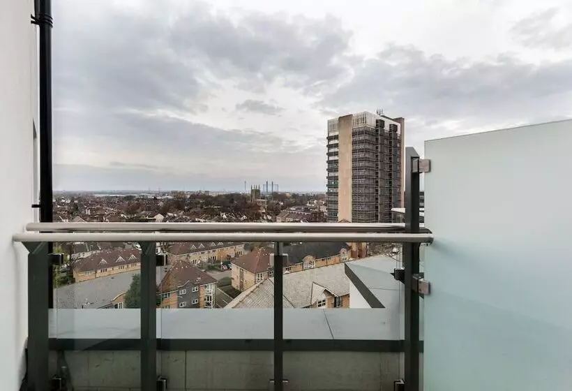 Roomspace Serviced Apartments   Vertex House