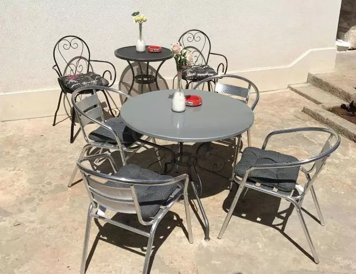 Apartment Dot Deluxe