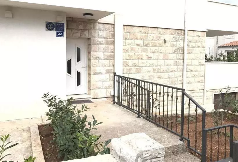 Apartment Dot Deluxe